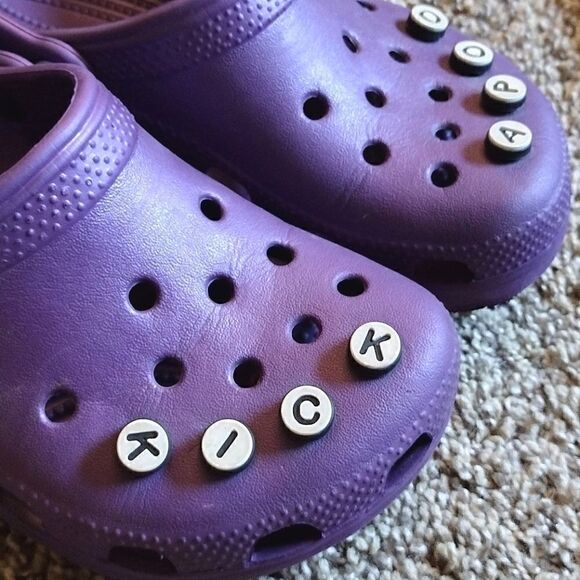 Women's 4 Men's 2 Purple Crocs, Preowned Classic Cayman Clog Sandals - Picture 6 of 10